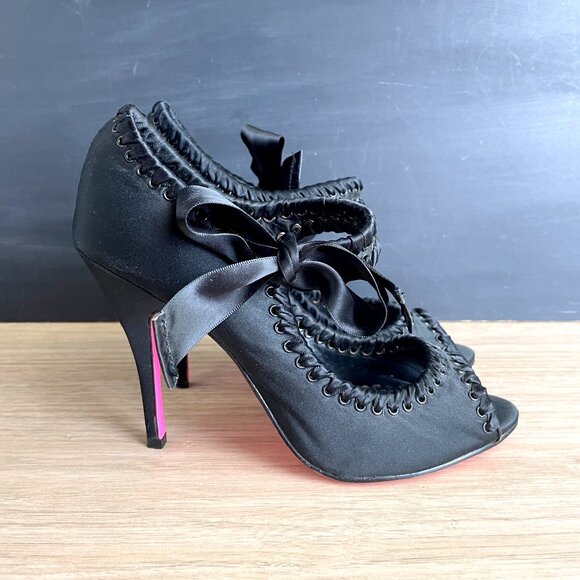 Betsey Johnson Shoes - Betsey Johnson Camryn black satin heels - size 6M